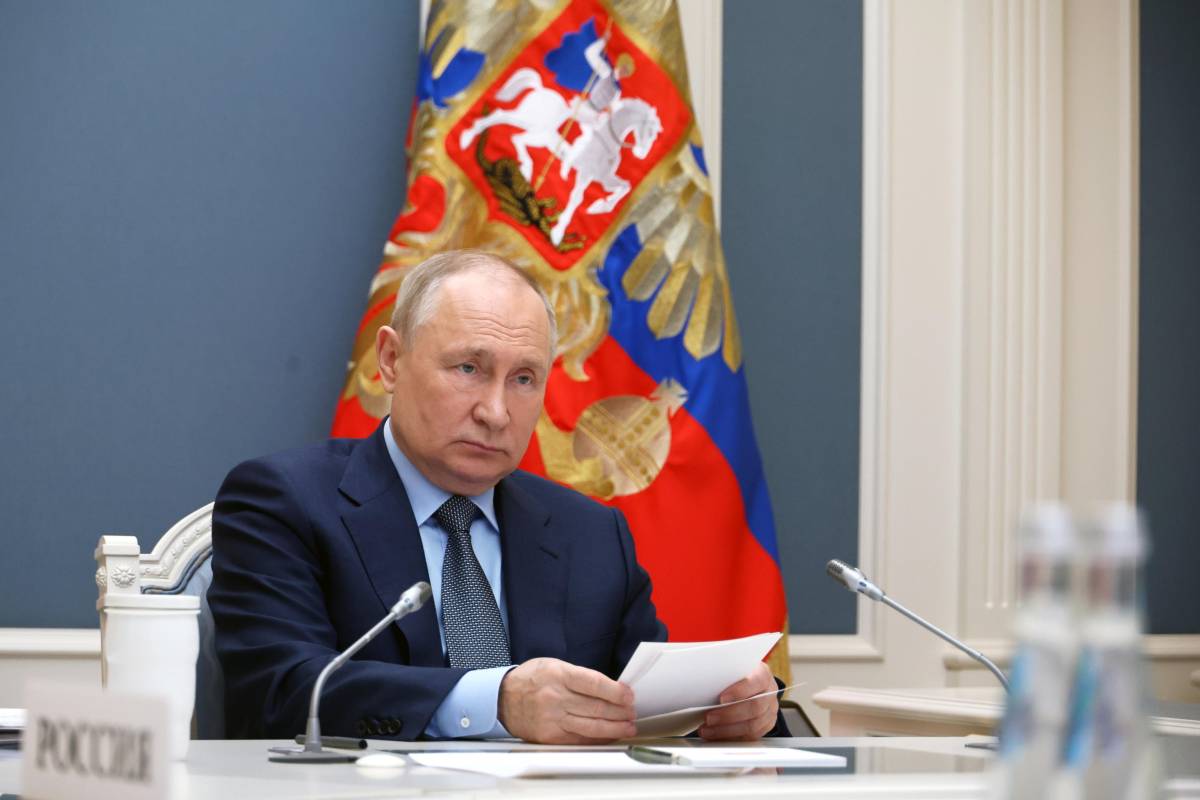 Putin al G20: "Basta guerra". Schiaffo di Meloni: "Si ritiri"