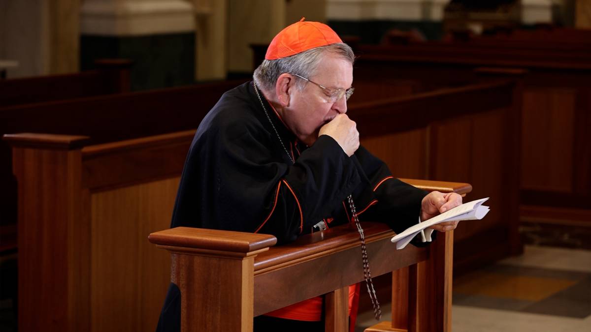 Il Papa "sfratta" il cardinal Burke. Crescono paura e silenzio in Vaticano
