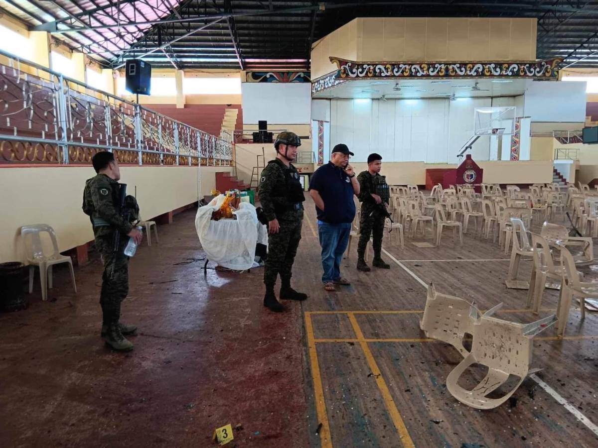 Attentato in chiesa nelle Filippine: 11 morti e decine di feriti
