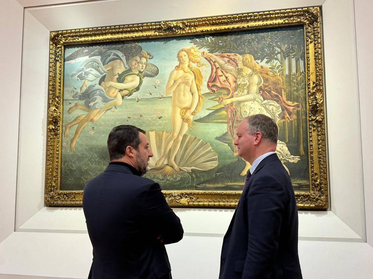 Il vice-premier Matteo Salvini insieme al direttore della Galleria degli Uffizi, Eike Schmidt