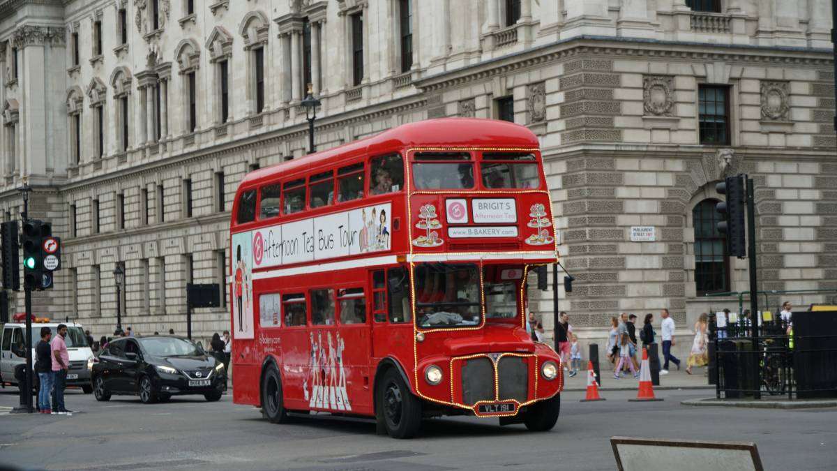 "Non ci fanno salire sui bus": bufera antisemitismo a Londra