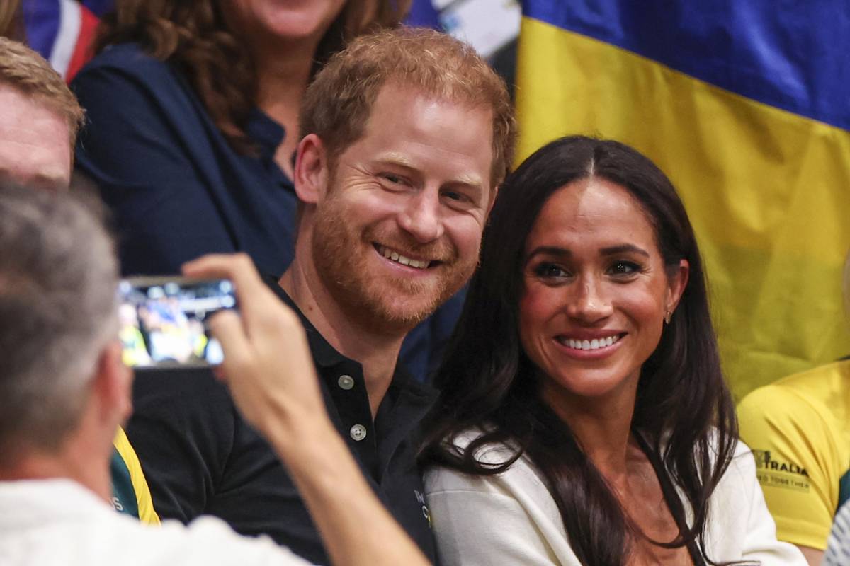 Meghan "scaricata dalla sua agenzia": cosa sta succedendo ai Sussex