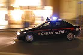 Una donna è stata salvata da un tentativo di suicidio dai carabinieri, che sono riusciti a contattarla al telefono e a raggiungerla dopo che aveva ingerito una forte dose di farmaci ma prima che questi avessero un effetto letale per lei