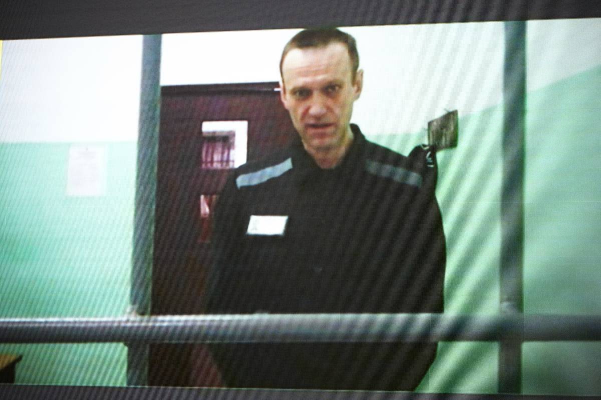 Navalny, sei giorni senza notizie: "Trasferito altrove". Che fine ha fatto il dissidente russo