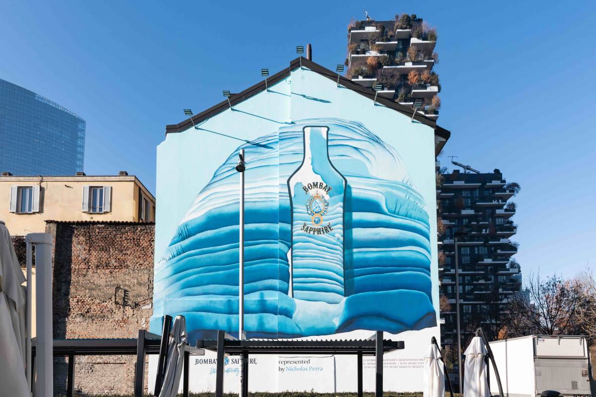 Street artist colorano Milano del "Blu" Bombay Sapphire