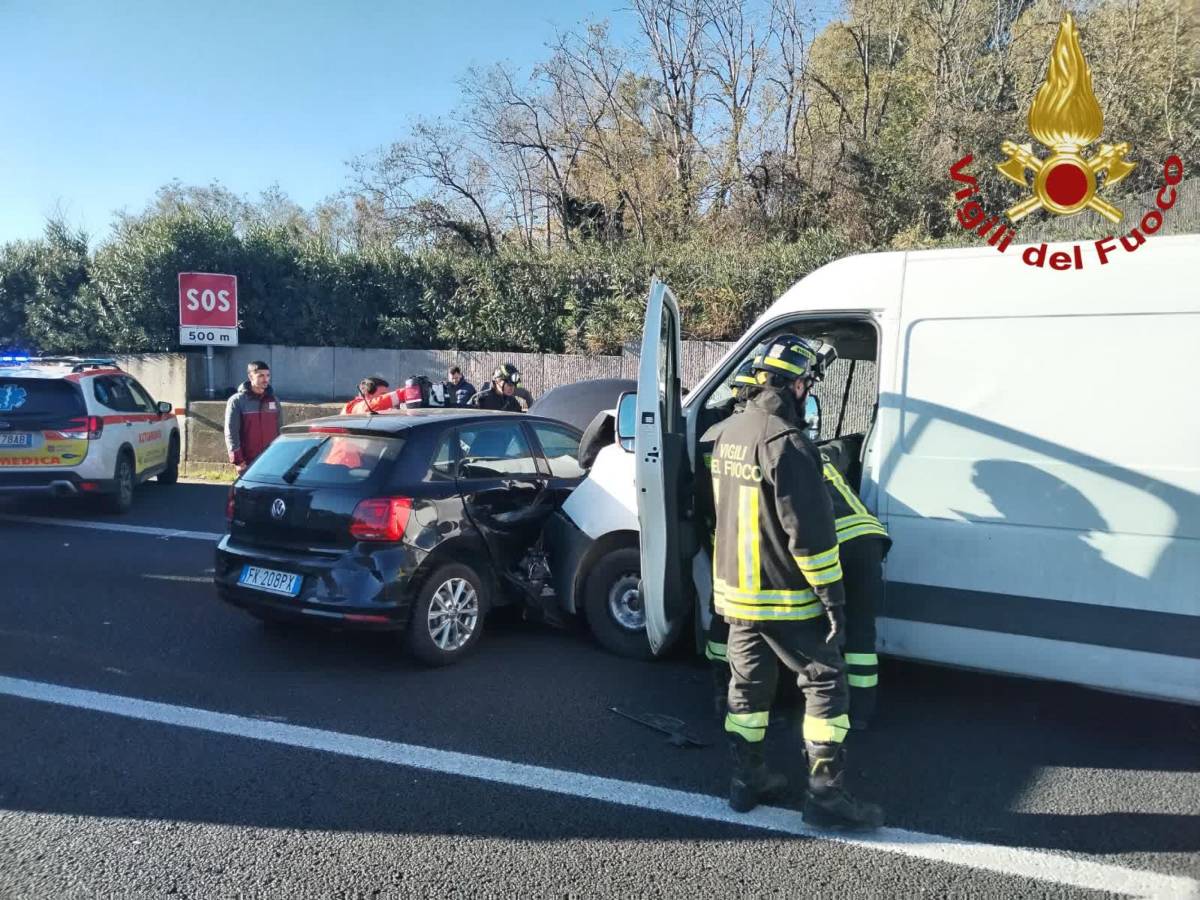 Maxi incidente sul Raccordo: un morto e due feriti gravi, traffico in tilt a Roma