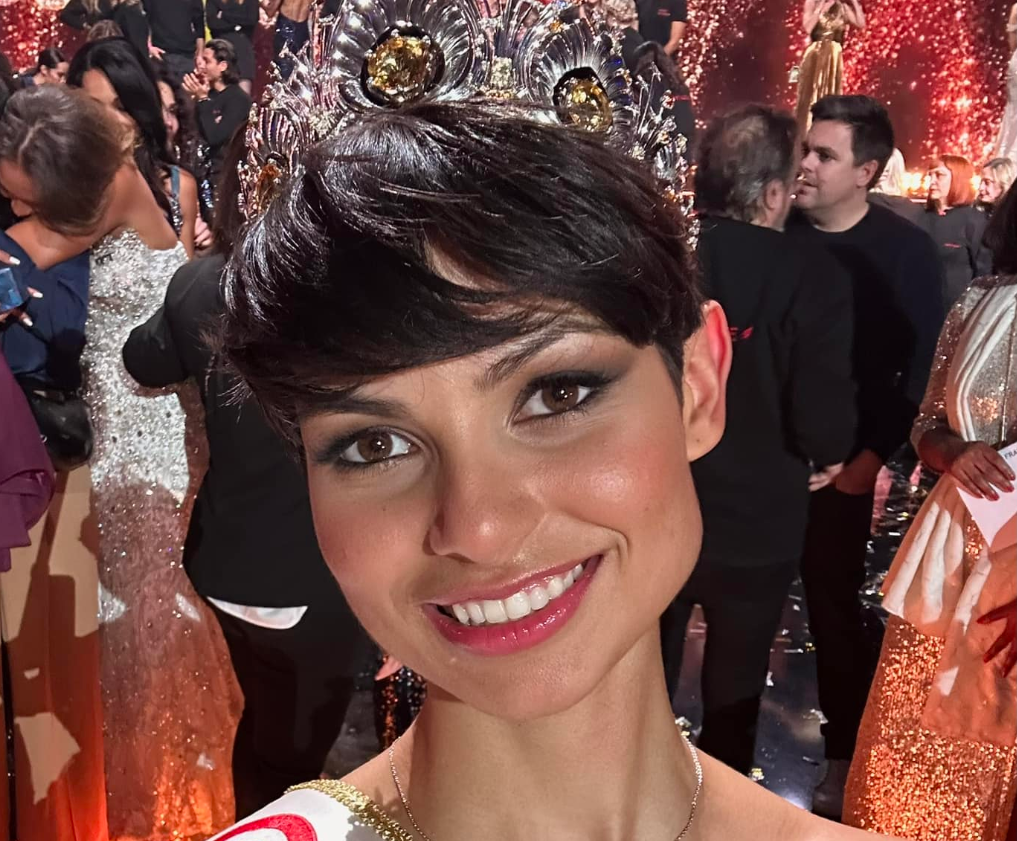 Bufera su Miss Francia: "Capelli corti, nessuna curva, non ci rappresenta"