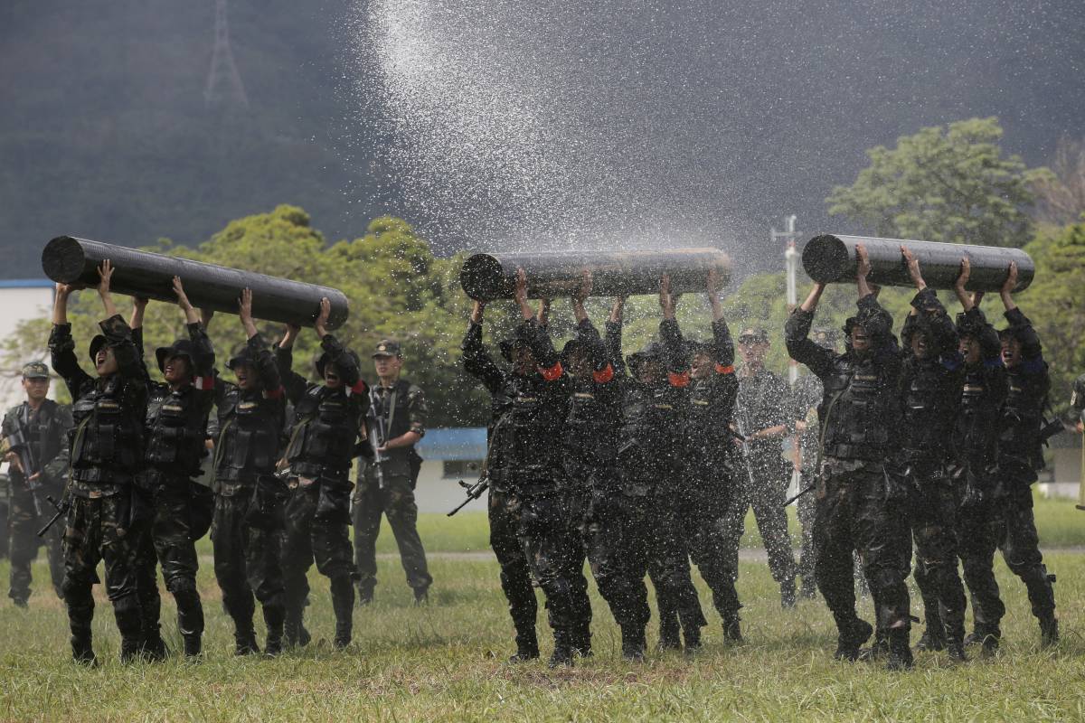 La Cina vieta le foto dell'esercito: ecco cosa si rischia