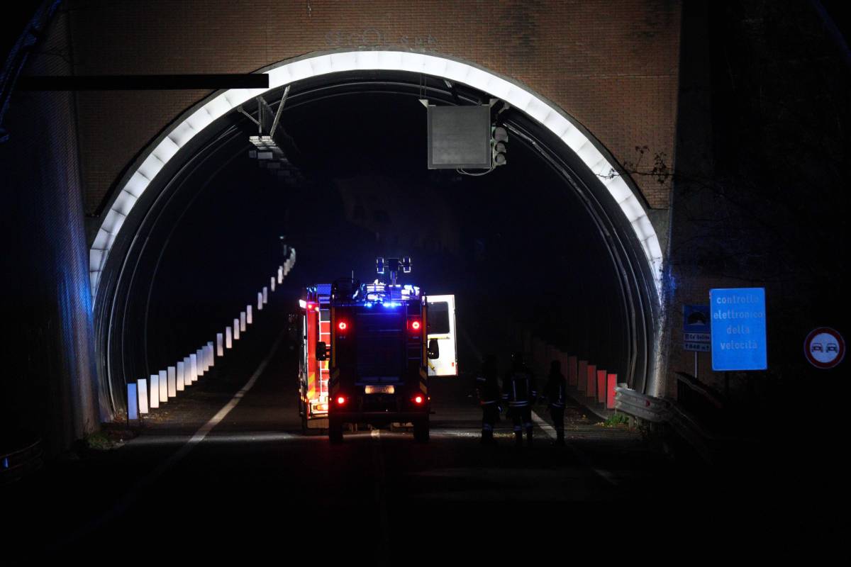 Ambulanza contro pullman. Quattro le vittime in galleria