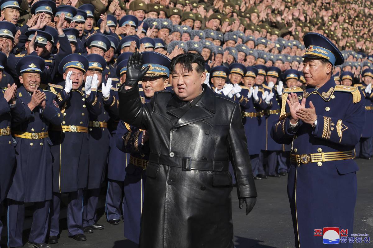 "L'esercito si prepari alla guerra": il messaggio di Kim che infiamma l'Asia