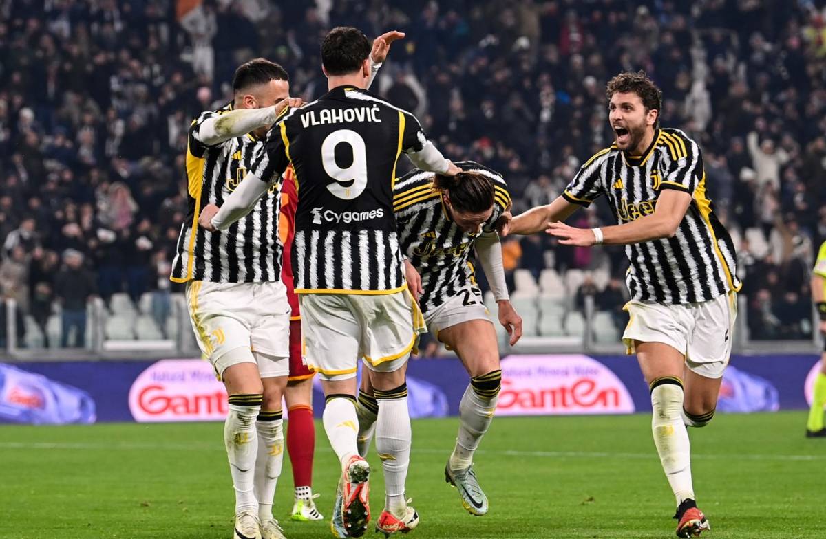 La Juventus batte di misura la Roma e si porta a meno due dall'Inter