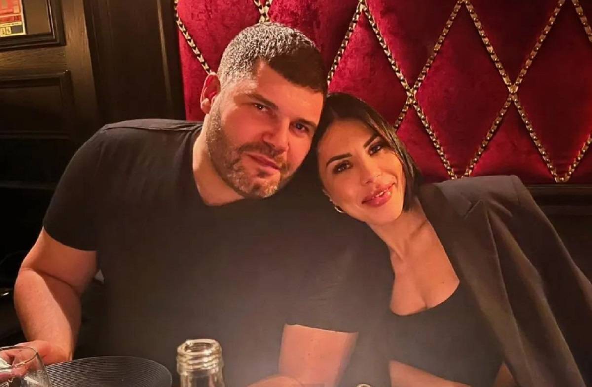 Da Gomorra all'altare, Salvatore Esposito sposa Paola Rossi. La proposta da  sogno a New York - il Giornale