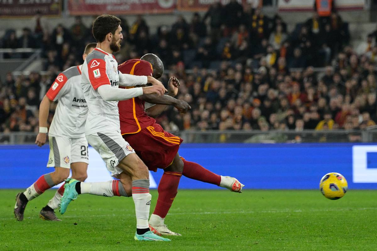 La Roma soffre ma batte in rimonta la Cremonese: bastano i gol di Lukaku e Dybala