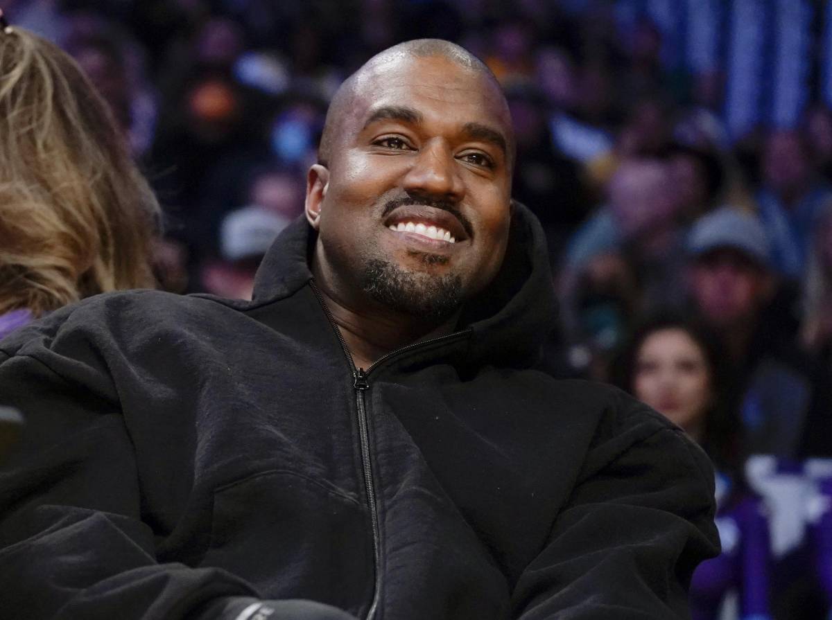 "Ti diverti a umiliarla?": bufera social su Kanye West per le foto hot della moglie