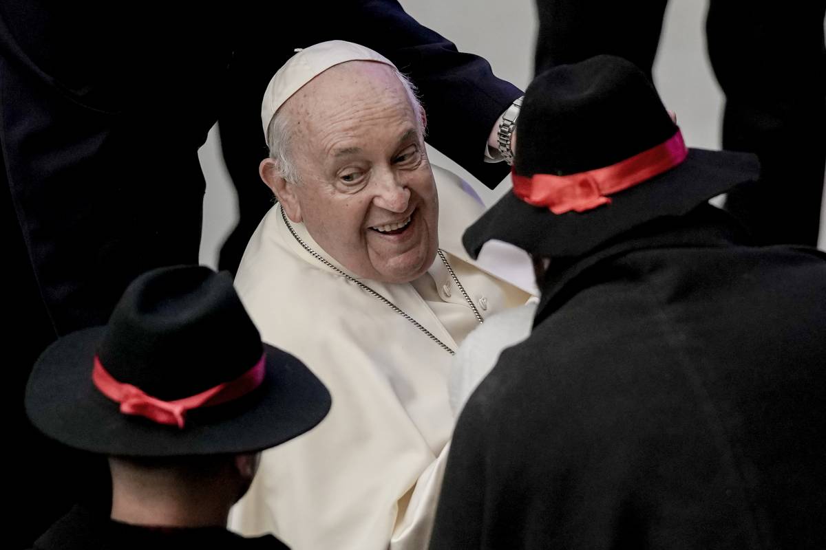 Benedizioni gay, indietristi e Rupnik: ecco cosa ha detto (e cosa no) il Papa ai preti romani