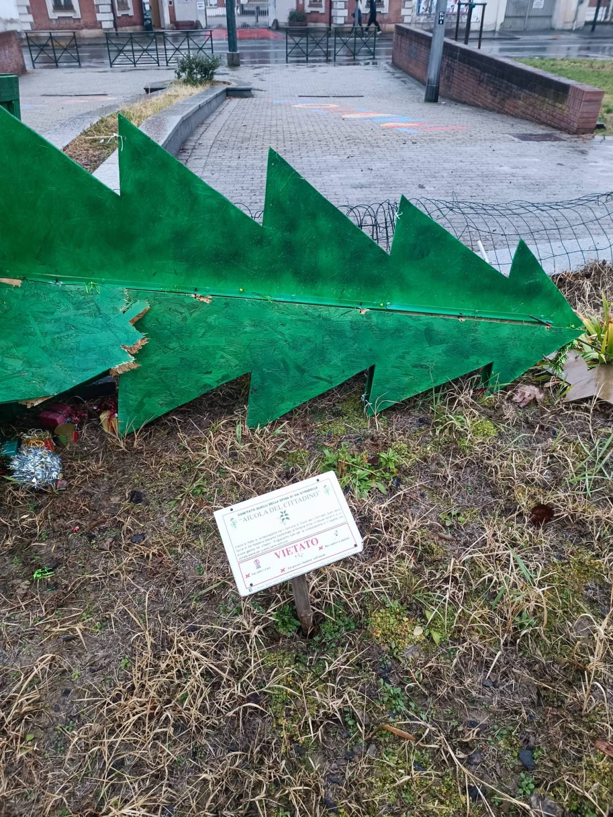 “Non un semplice atto vandalico”. A Torino distrutto un presepe cittadino