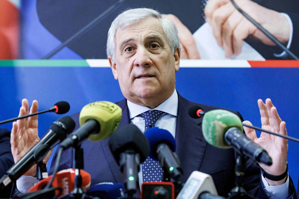 "Congresso il 23 e 24 febbraio". Tajani detta il futuro di Forza Italia