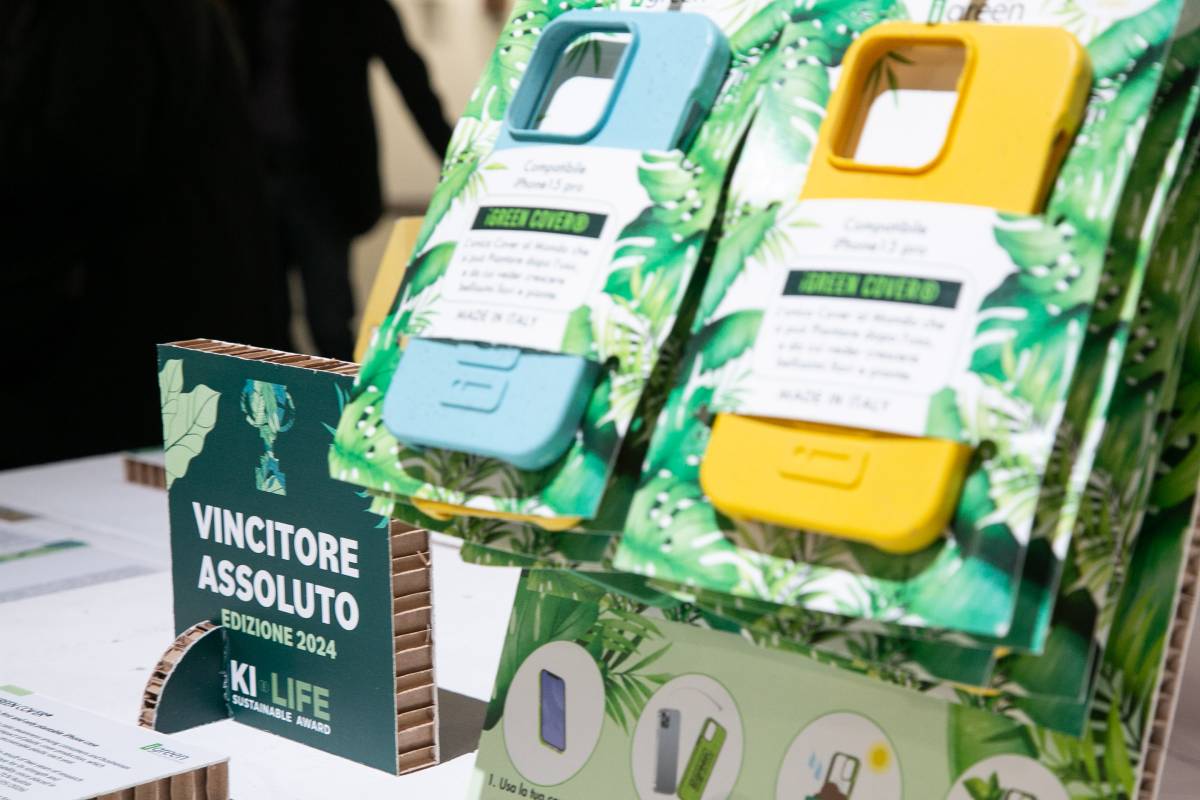 Milano Home, premio Ki-Life per la sostenibilità alla cover di iPhone che si pianta e germoglia