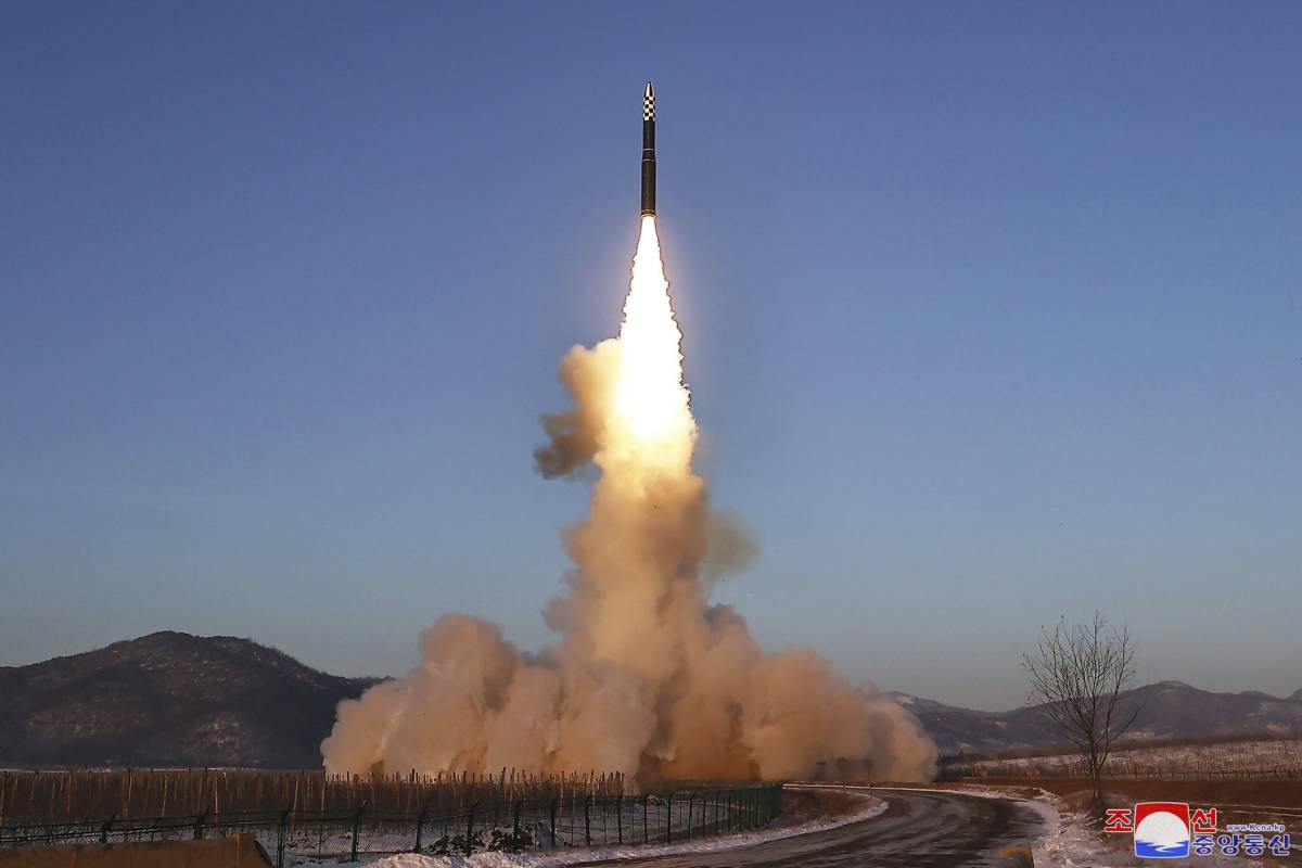 "Lanciato un missile balistico": l'ultima provocazione di Kim Jong Un