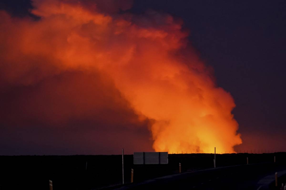 Nuova eruzione vulcanica in Islanda, la premier: "La situazione è terrificante"