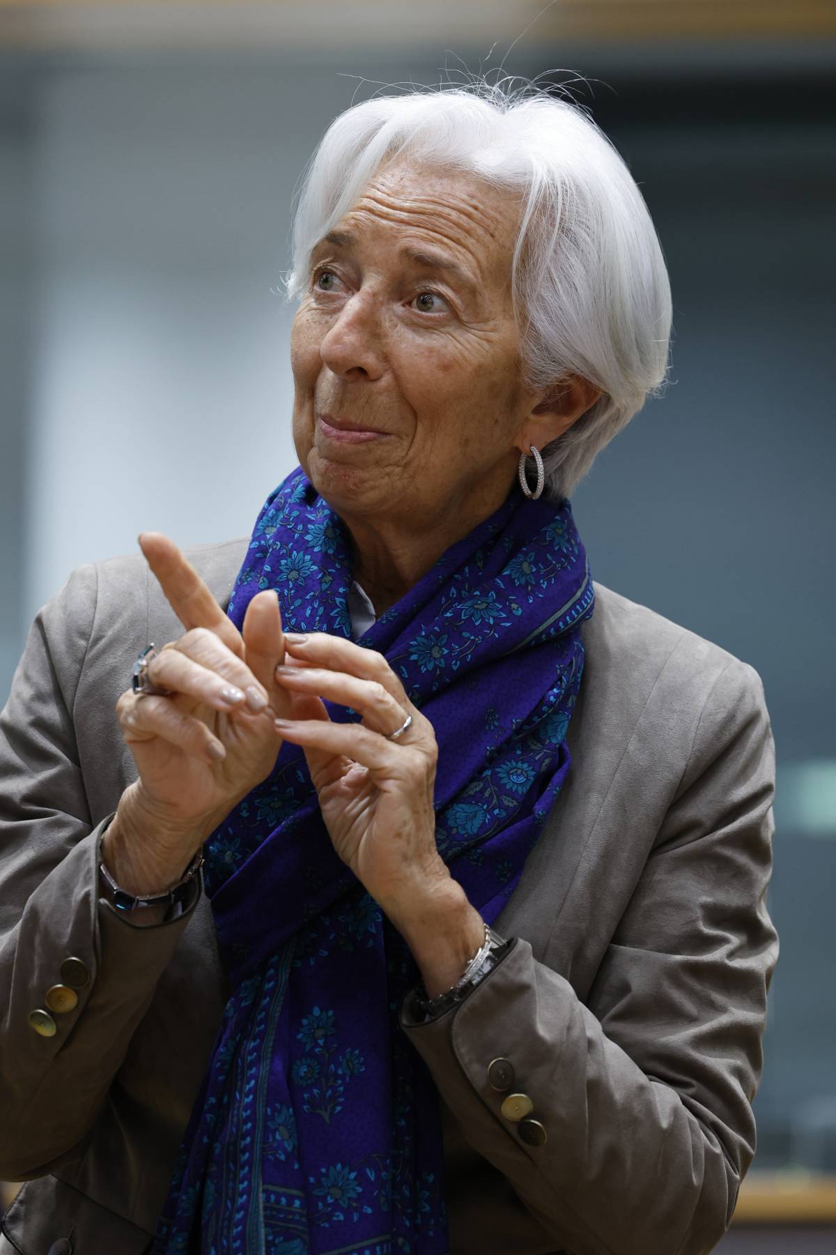 Da Davos falchi alla riscossa. Il catenaccio di Lagarde & C. "Tassi? Tagliarli è prematuro"