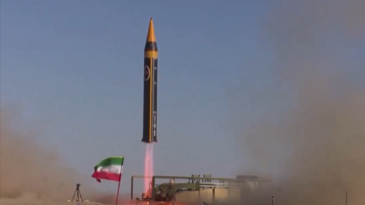 Lanciato il "distruttore di Kheibar": ecco il supermissile dell'Iran che minaccia Israele