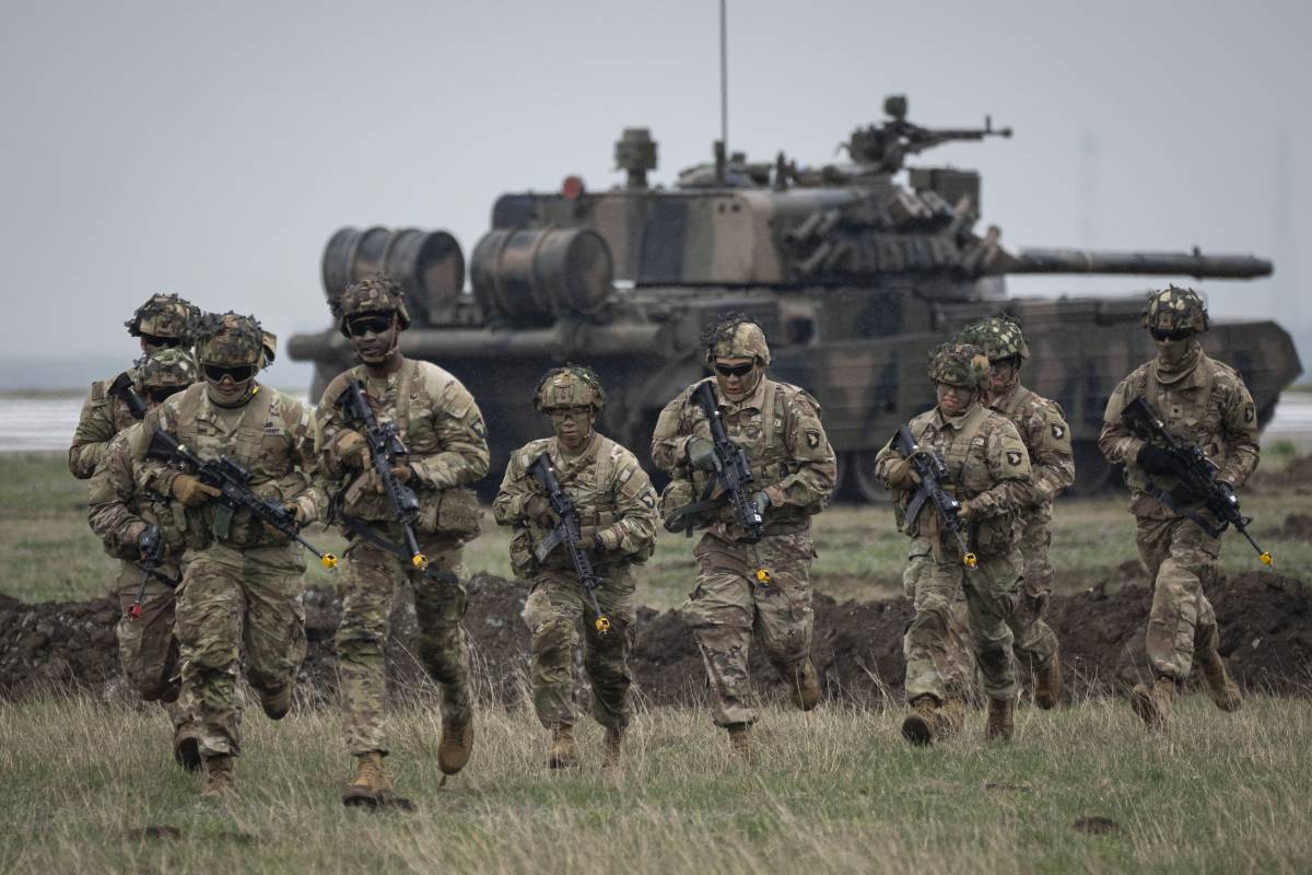 Eserciti di cittadini, mercenari e armi: la Nato si prepara alla guerra con Mosca