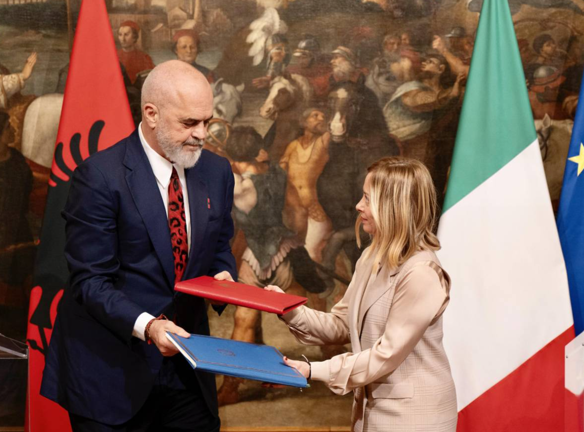 "Un modello per l'Europa". L'accordo Italia-Albania convince all'estero