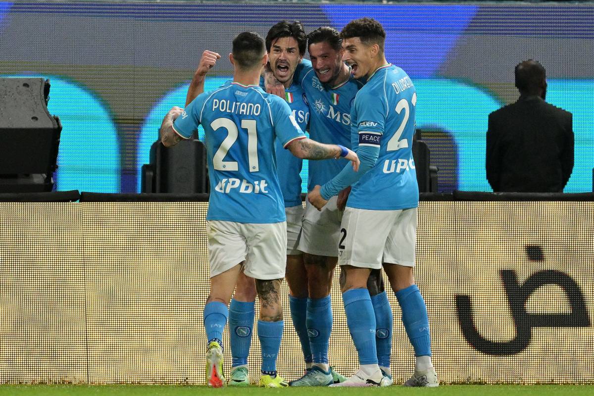Il Napoli batte 3-0 la Fiorentina e vola in finale di Supercoppa Italiana