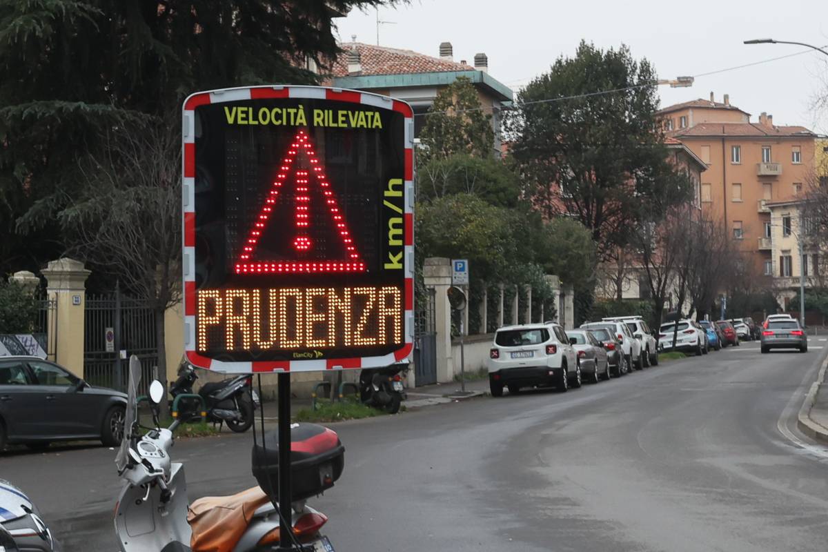 Stroncata l’ideologia green del 30 km/h. Ecco tutti i dati che smentiscono il sindaco di Bologna