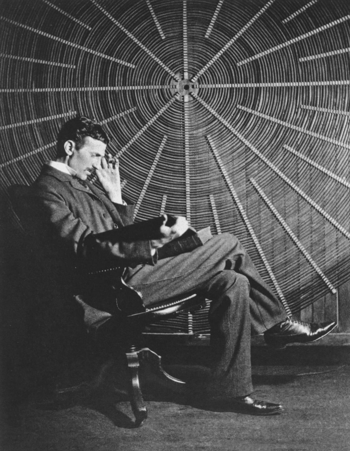 Tesla, il mago idealista che ha acceso il mondo
