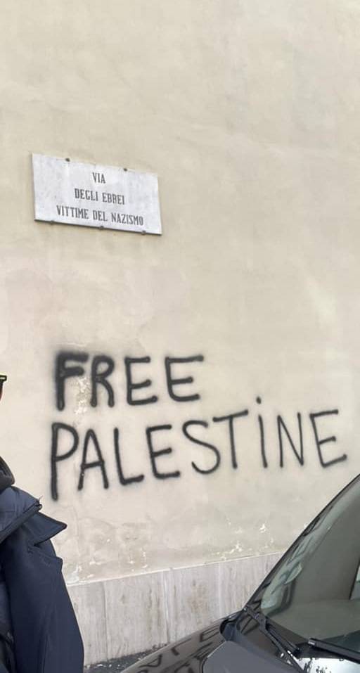 Targa imbrattata e scritta pro-Palestina: l'ultimo sfregio ad Israele