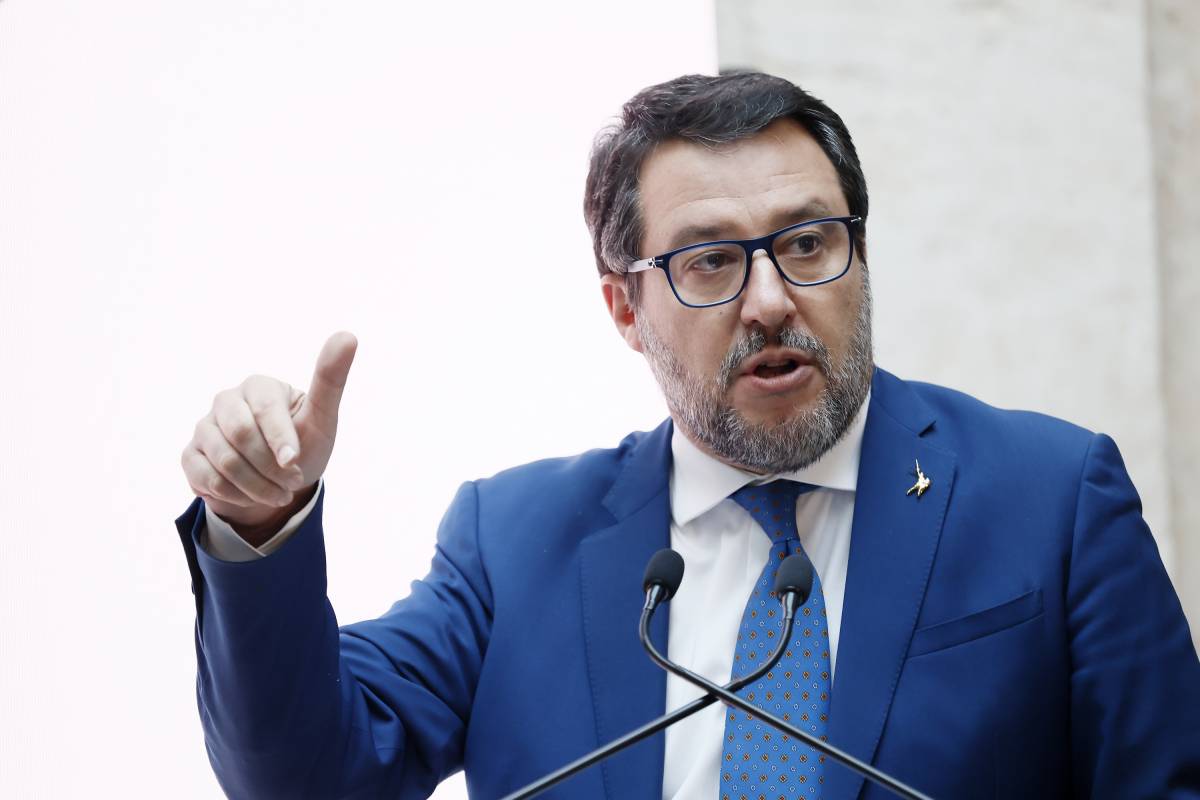 Salvini annuncia una nuova legge per contrastare l'antisemitismo