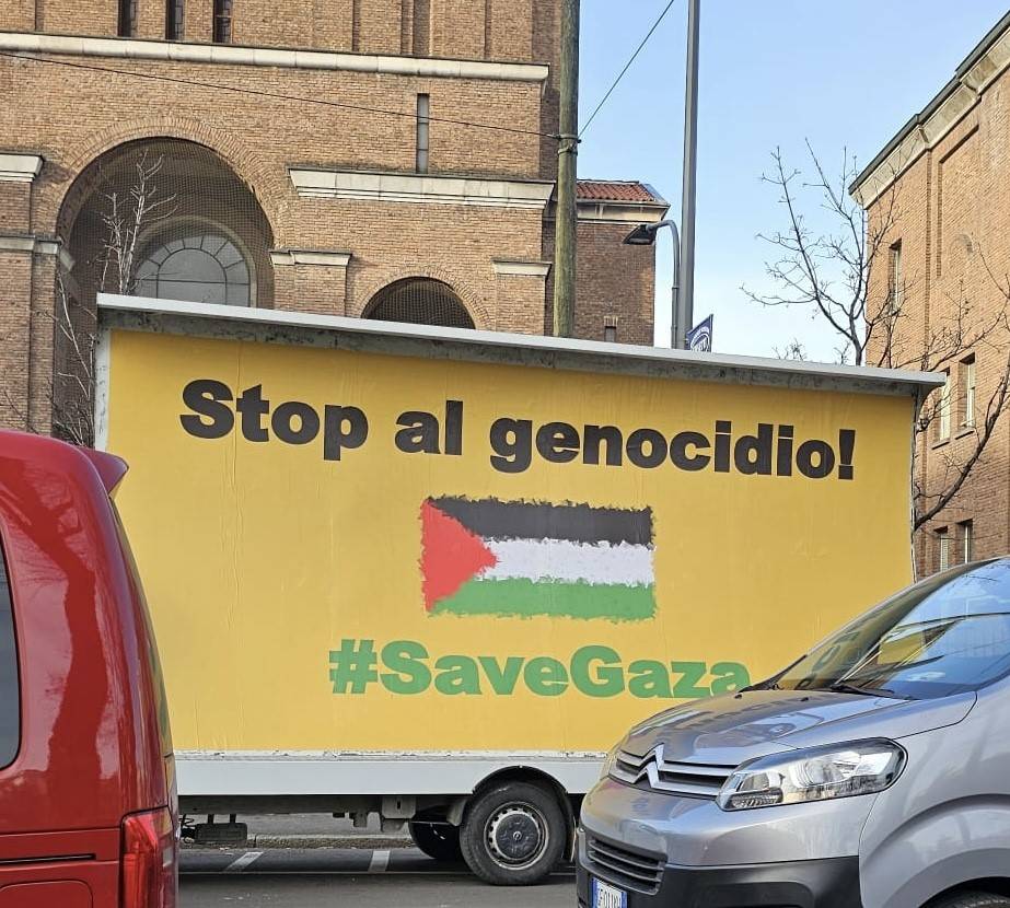 "Il Comune deve rimuovere quel manifesto 'save Gaza'"