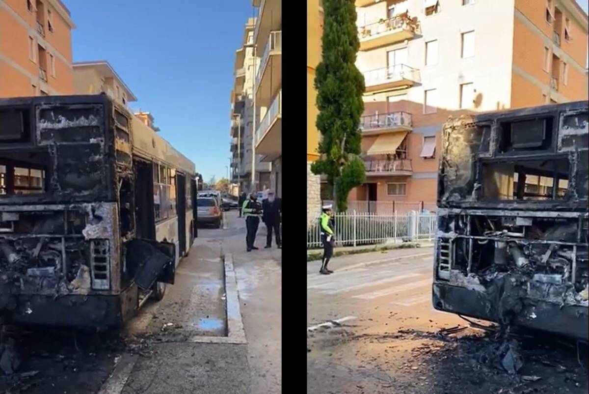 Macerata, il bus va in fiamme: l'autista salva gli studenti a bordo