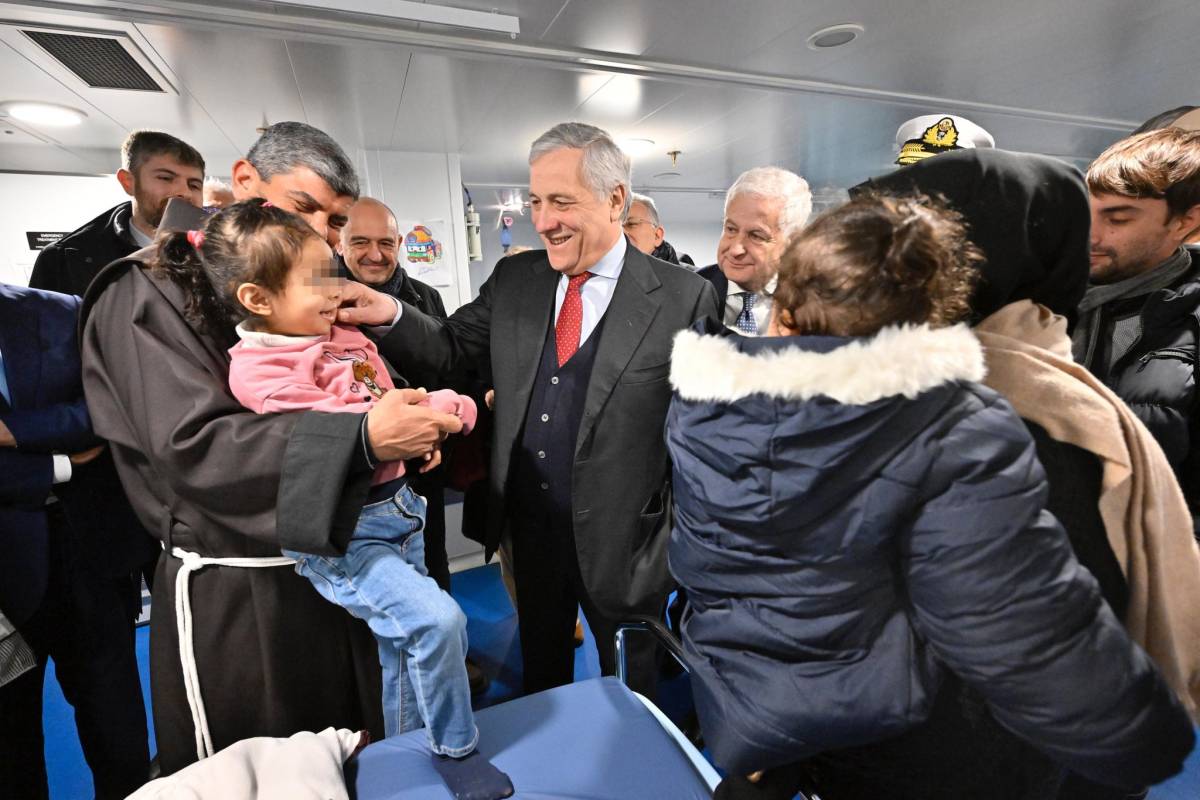 In Italia 17 bimbi palestinesi (più uno nato sulla Vulcano). Tajani: "Sorrisi per la pace"