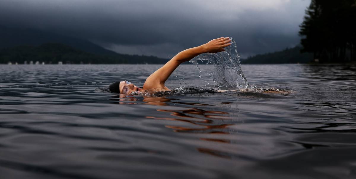 Menopausa, nuotare nell'acqua fredda migliora i sintomi