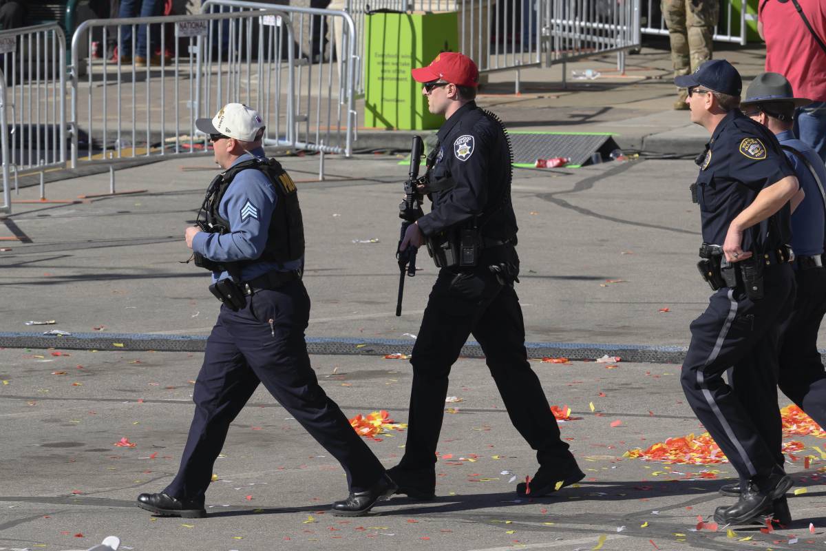 "Un morto e 22 feriti": sparatoria alla festa per il Super Bowl. Terrore a Kansas City