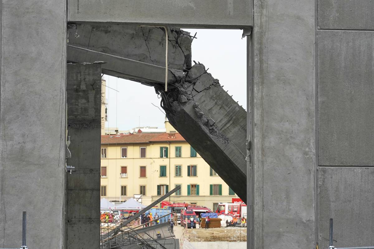 Firenze, crollo all'Esselunga: "5 morti". Le telefonate di aiuto dopo il disastro