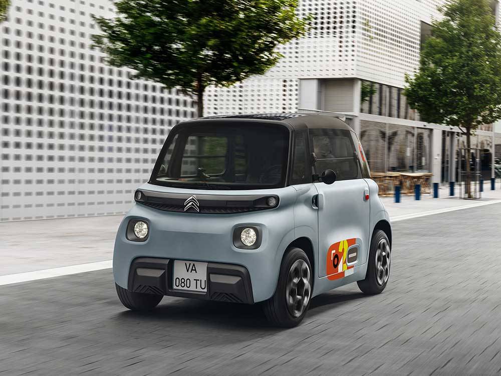 Il ritorno al futuro  nell'era dell'elettrico: il lusso dei ventenni è viaggiare in microcar