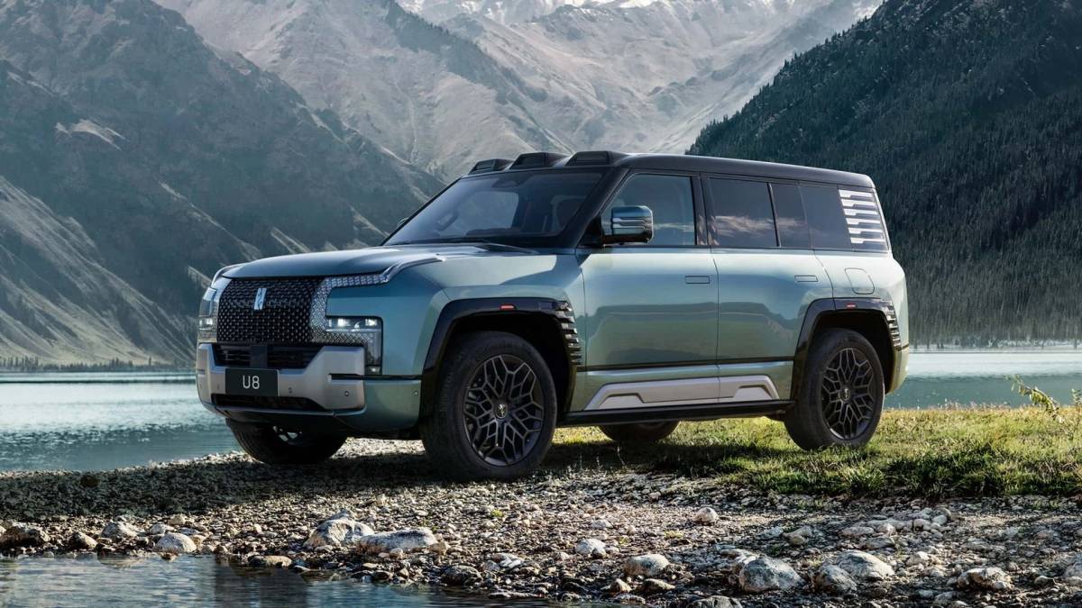 Yangwang U8: il super SUV elettrico di BYD che può galleggiare