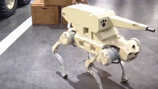 La Cina punta sui cani robot con mitragliatrice: così prepara la guerra del futuro