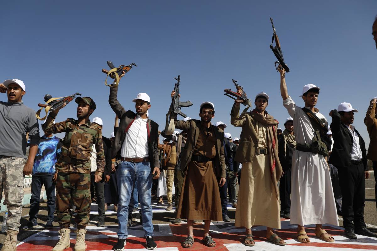 Gli Houthi alzano il tiro: due morti nel Mar Rosso