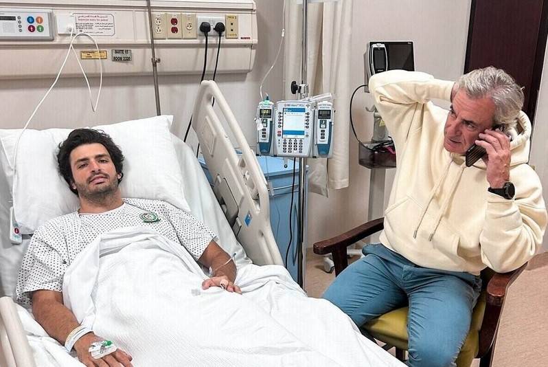 Torna il sereno dopo l'operazione, Carlos ritrova il buonumore: "Sainz 2-appendicite 0"