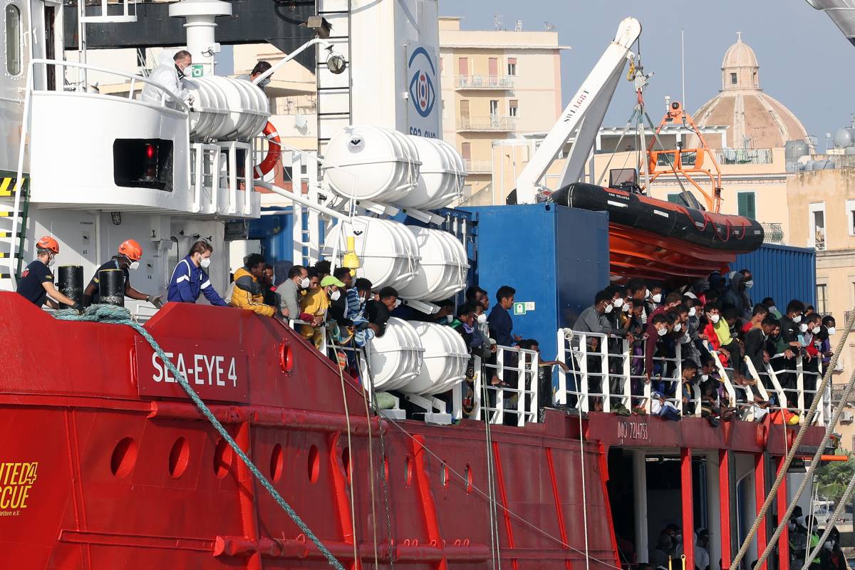 "Condotta recidiva". Sea Eye fermata per 60 giorni in Calabria: ora rischia la confisca