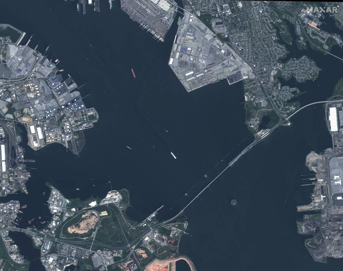 Quattro navi militari bloccate: così l'incidente di Baltimora colpisce la marina Usa