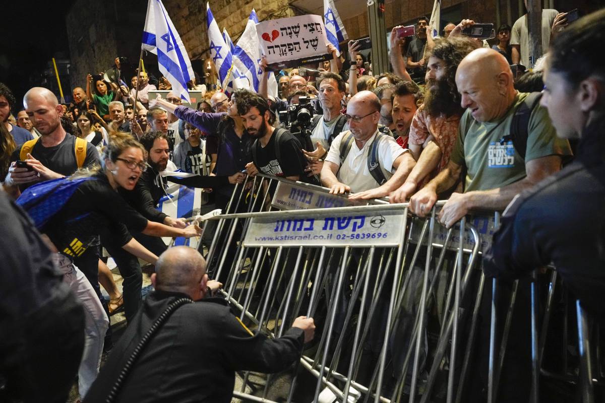 "Via Netanyahu e ostaggi a casa": cresce la rabbia in Israele
