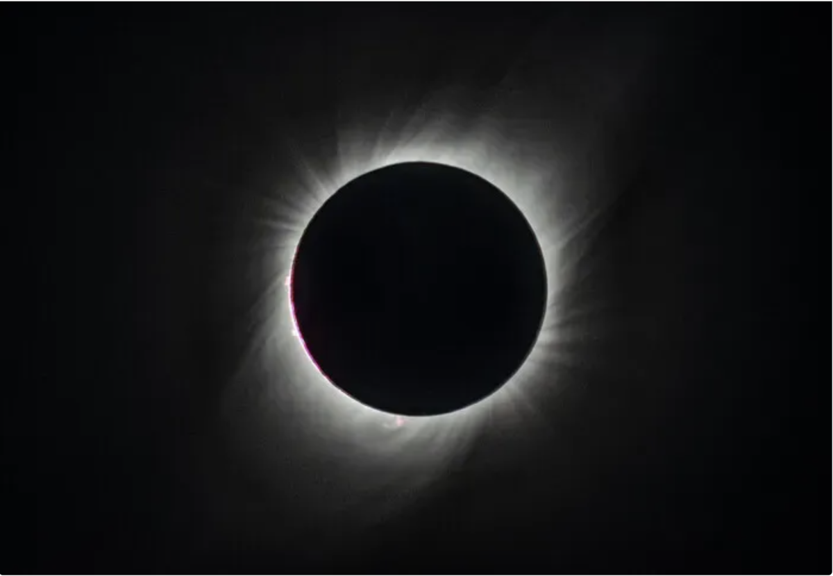 Eclissi dell'8 aprile, il fenomeno meterologico dell'anno. Migliaia in viaggio per vederla