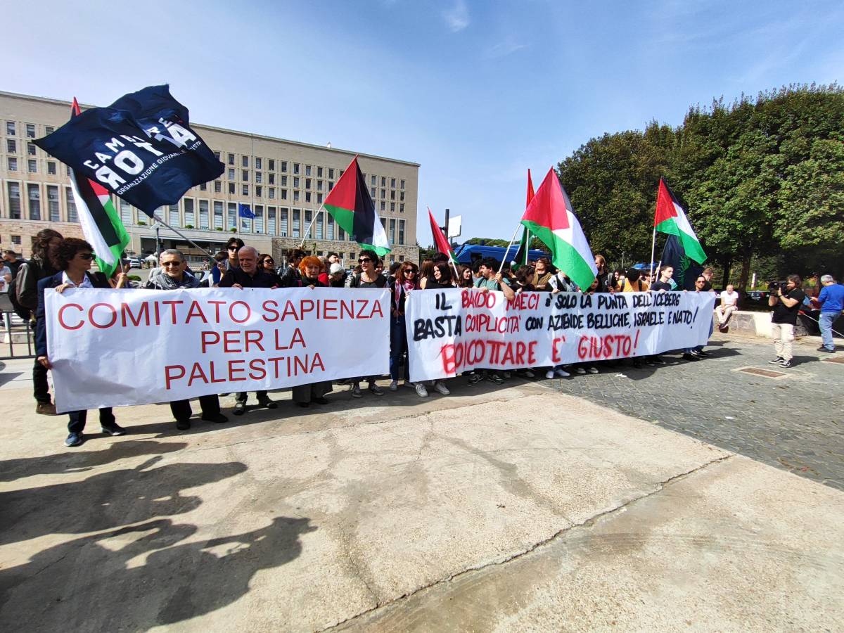 "No al bando con Israele". E i docenti pro Palestina scendono in piazza con gli studenti