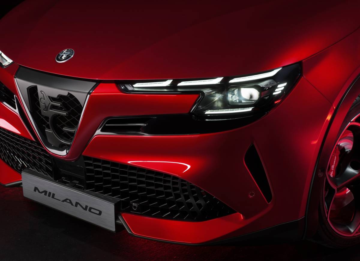 Stellantis in retromarcia: cambia il nome alla Alfa Romeo "Milano"